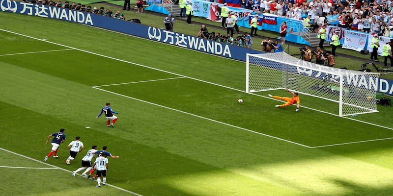 Hình thức đá Penalty trong đá phạt là gì?